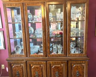 Beautiful Broyhill china cabinet