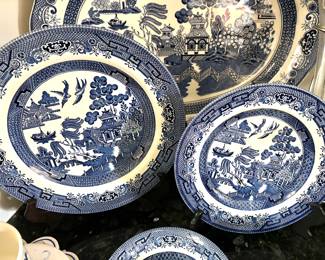 Service for 8 Blue Willow pattern