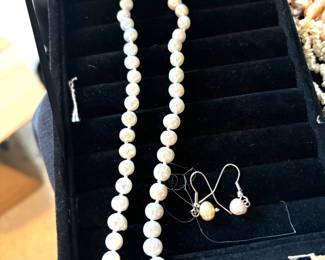 Freshwater cultured pearls
