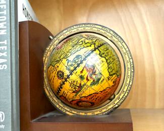 Globe books ends