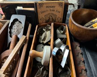 Primitive cooking and baking utensils