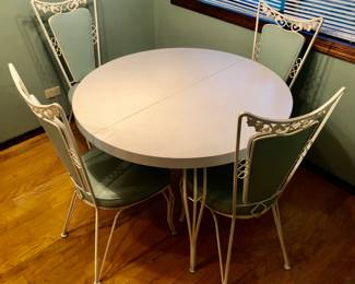 Cool vintage Dinette Set