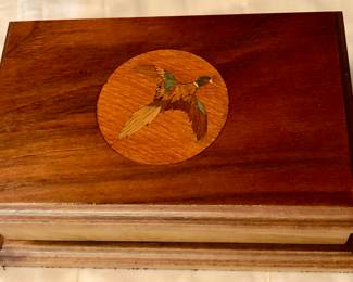 Beautiful Wood Box with Inlaid figure of a duck