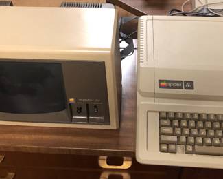 Vintage Apple IIe computer