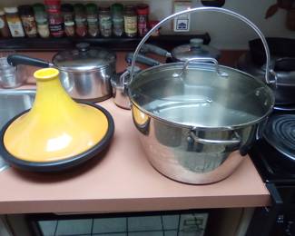 Chefs Maslin Pan on the right