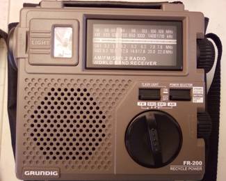 Surprisingly this worked VERY well WITHOUT batteries for about 10 minutes after I wound it up. Easy to pick up stations too. Typical Grundig quality.