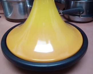 LeCreuset Tangine Pot #27. 2.5 quart
