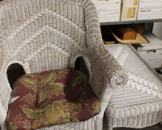 Various wicker pieces