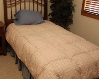 One of the twin beds