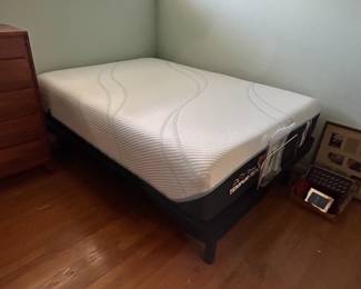 #54	Full size temperpedic mattress with Ease platform adjustable base	 $175.00 
