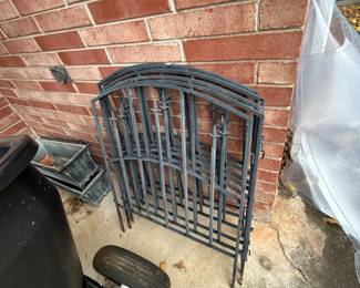 #172	Set of 6 Aluminum fence panel - 21x32	 $50.00 
