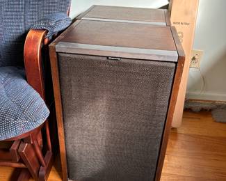 #20	pair of Magnavox speakers Max 10 15x12x24	 $75.00 
