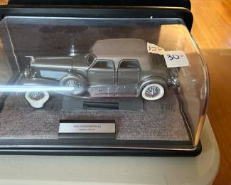 #126	1933 Duesenberg by franklin Mint 20 Grande	 $30.00 
