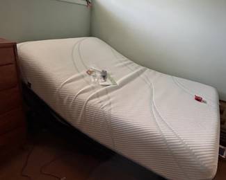 #54	Full size temperpedic mattress with Ease platform adjustable base	 $175.00 
