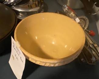 #140 McCoy Pottery Blue and Pink Bowl   8x4	 $20.00 			
