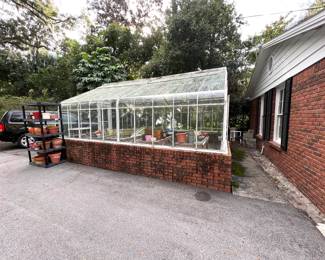 Greenhouse - Lots of Pots 