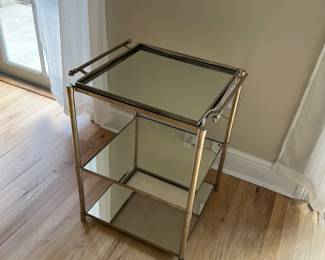 Top is a removable tray