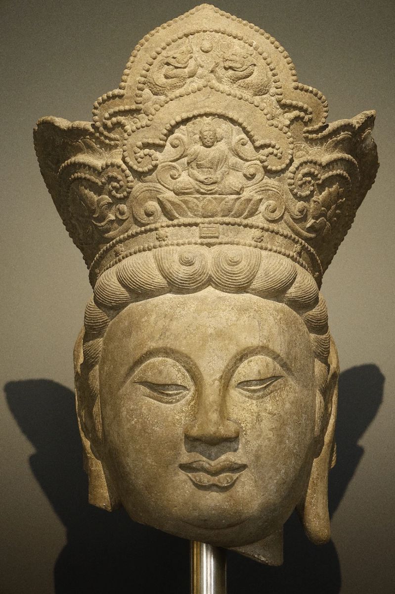Song Dynasty - Magnificent Bluestone Carved Guanyin Bodhisattva Buddha Head - Private Museum Estate Collection
Dimensions:Height:73cm Width:50cm