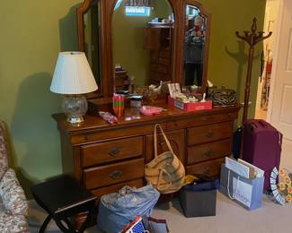 Dresser w/Mirror