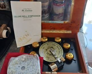 Mr Christmas Deluxe bell symphonium music box with several discs
