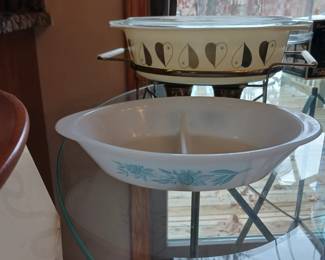 Vintage Pyrex casserole dishes and divided
