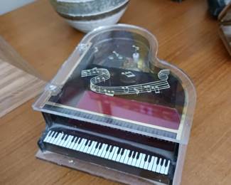 Piano desktop music box