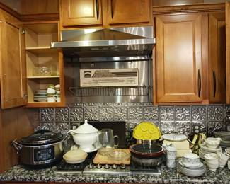 Full and complete kitchen . no appliances