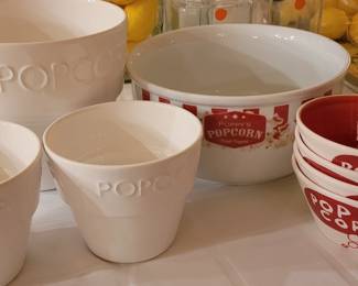 White Crate & Barrel Popcorn set, vintage look set
