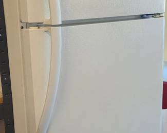 Electrolux refrigerator with top freezer, made in the USA 2005