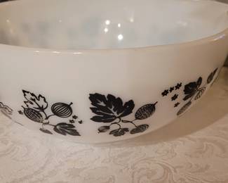 Vintage 1950's Pyrex Gooseberry #21 bowl