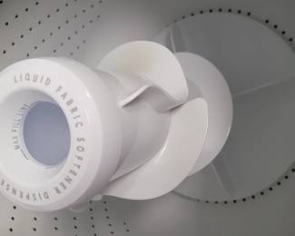 Maytag washing machine, very clean 