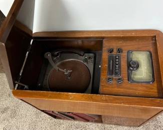 Magnavox radio / turntable. 