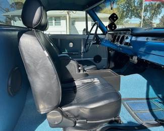 Bucket seats. Original bench seat is available. 