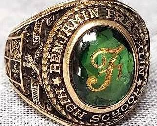 MB077 1962 Benjamin Franklin HS Class Ring Emerald Or Garnet 10k Gold