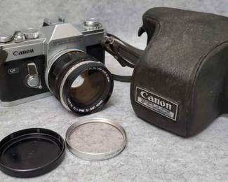 MB018 Canon QL Pellix Film Camera with 58mm Lens and Case