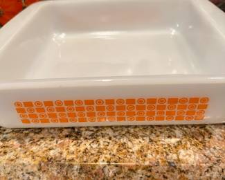Vintage Pyrex baking dish