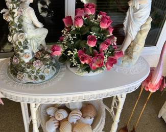 WICKER OVAL ACCENT TABLE, SHELLS, DECOR