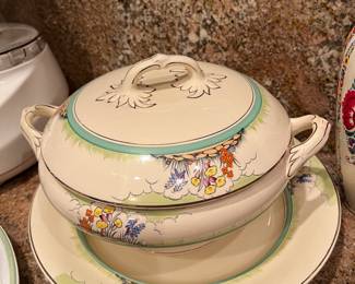 VINTAGE COVERED TUREEN AND PLATTER