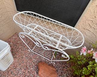 METAL PLANT STAND