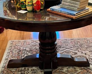 ETHAN ALLEN DINING TABLE W/2 LEAVES, AREA RUG, VINTAGE BOOKS AND DECOR