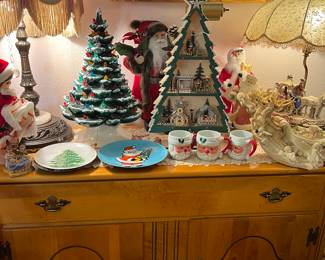 Harmony House Server, Christmas decor