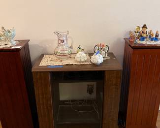 SPEAKER CABINET, MEDIA ORGANIZERS, COLLECTIBLES