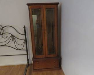 Gun cabinet