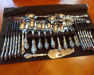 Oneida Flatware Set