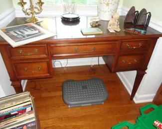Beautiful Hekman Writing Desk