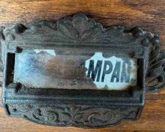 drawer front labels , there are only a few with labels,