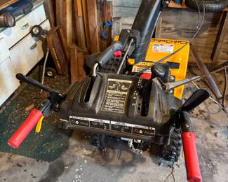 Heavy duty snow blower