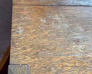 detail on the top of the quarter sawn oak plant stand mission style