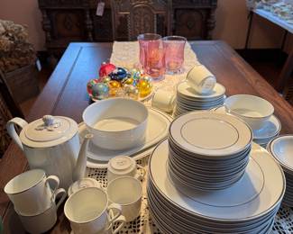 Gorgeous set of Porcelain dishes made in Spain "Block"