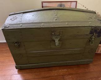 h#hump#back#victorian#trunk